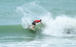 Surf na Praia da Pipa RN