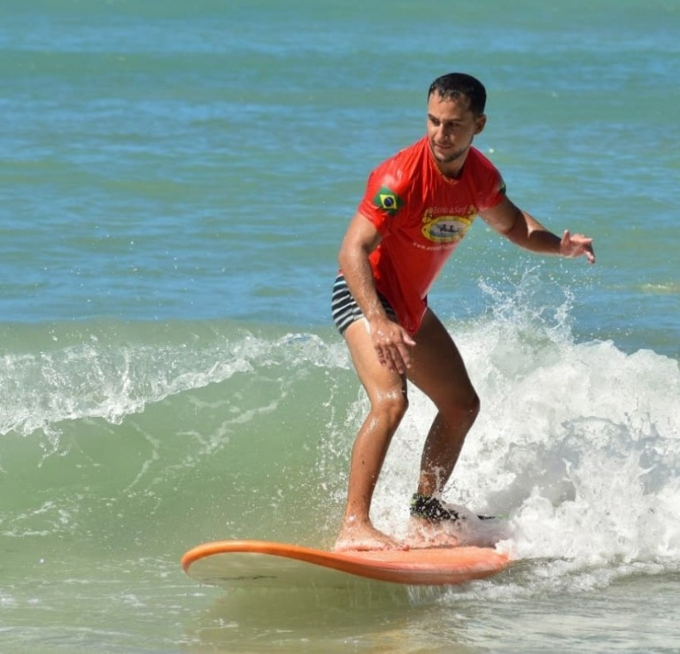 Surf na praia do Madeiro - foto ecosurf school
