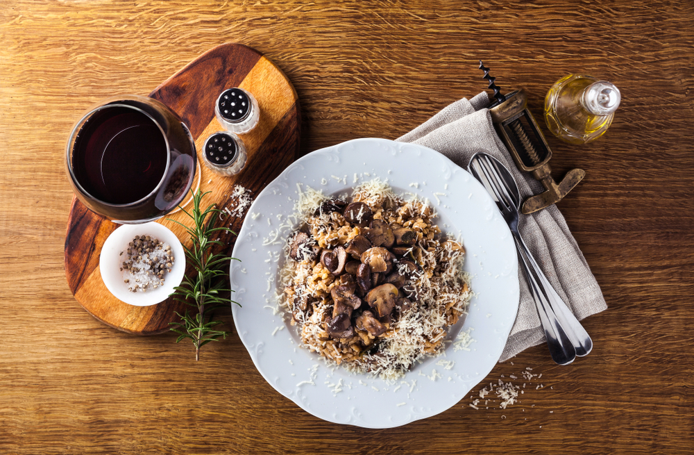 Italian,Risotto,With,Mushrooms,And,Parmesan,Cheese,In,A,Plate foto shutterstock