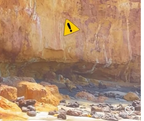 Mar cava na base das Falésias na Praia da Pipa