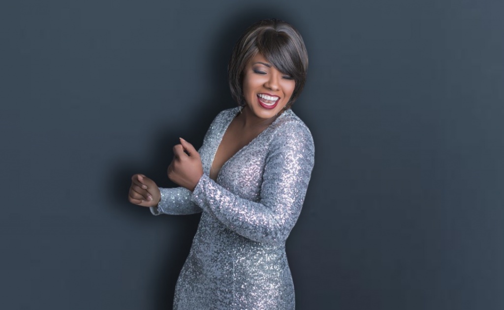 cantora Thalita Pertuzatti