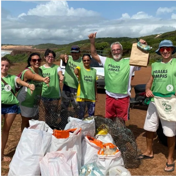 Limpeza da Praia da Pipa por voluntários