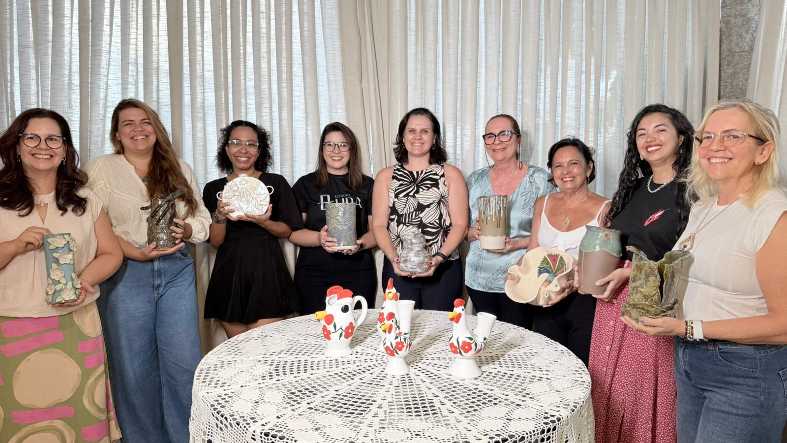Peças de artesãs do Núcleo de Cerâmica do Sebrae-RN foram entregues como presentes na abertura da Fiart 2025
