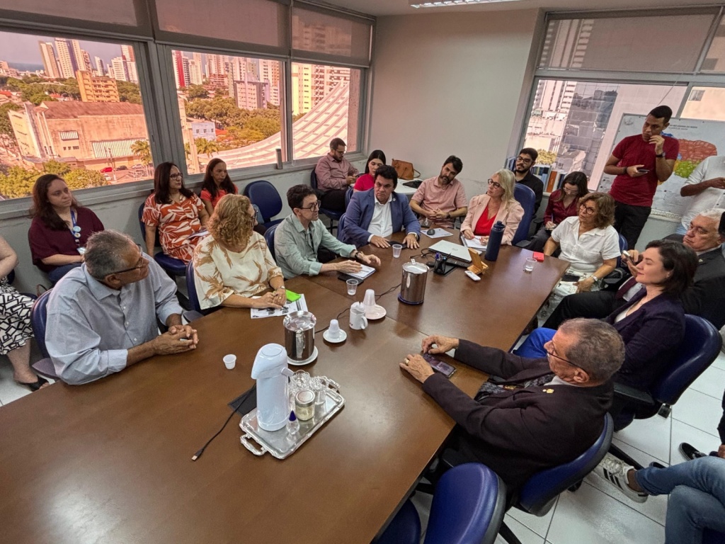 reunião centro de operações de combate a dengue