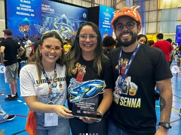 Estudantes de professores de Goianinha em feira de robotica em Natal foto reprodução