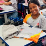 Estudantes de Baía Formosa receberam nesta semama a farda da escola de 2025