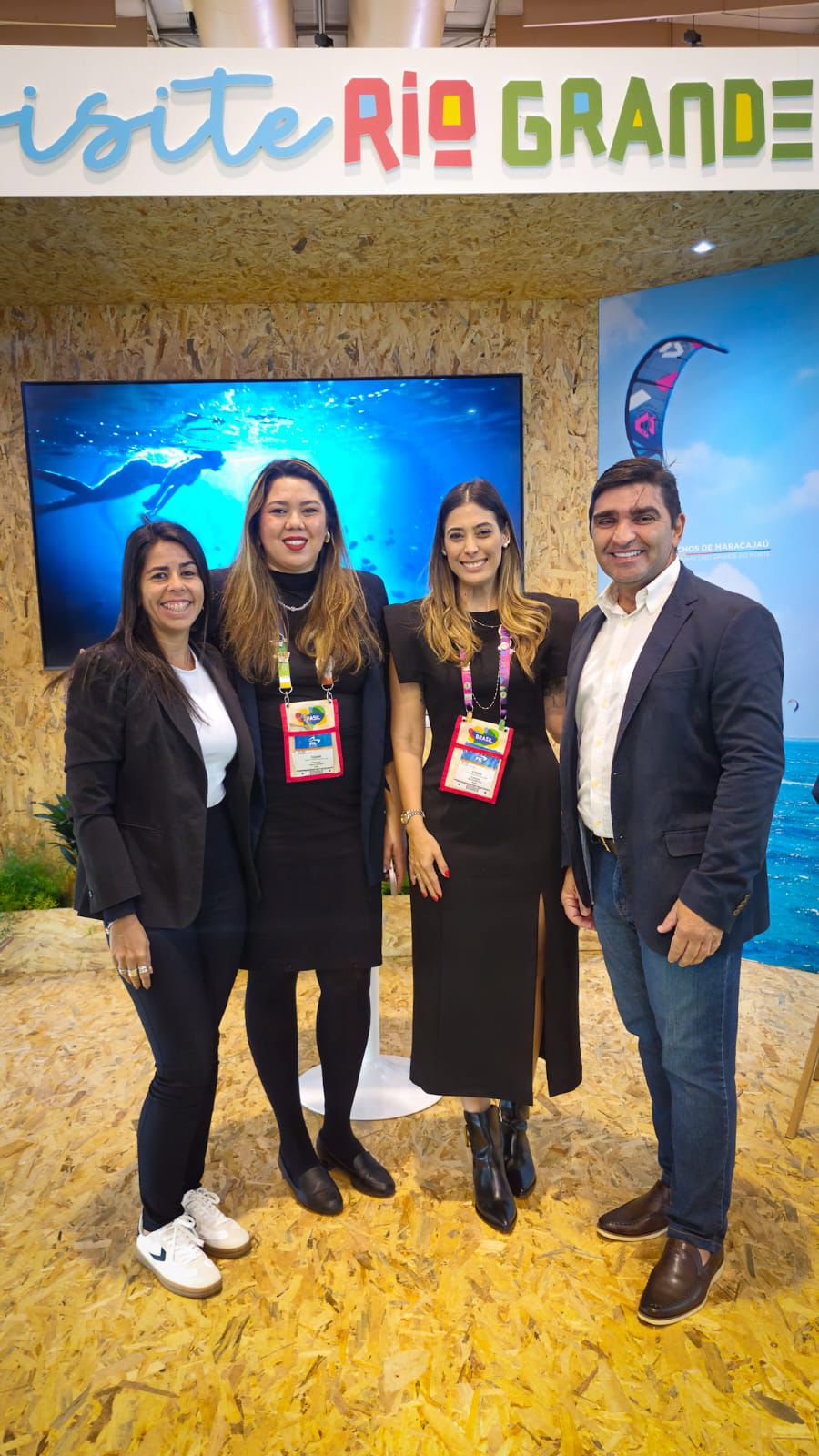 Na foto, Tatiana Costa, Diretora de Promoção Turística de Tibau do sul , Nayara Santana, diretora de Promoção Turística da Emprotur, Marina Marinho, Secretaria de Turismo do RN e Lavoisyer Macena, o secretário de Turismo de Tibau do Sul