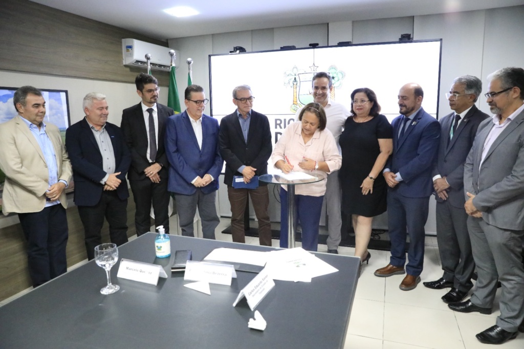 assinatura de lei sobre dividas tributárias com desconto