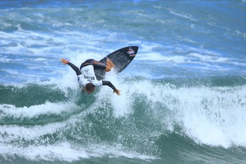 rafael_barbosa_rema_saquarema_surf_festival_aleko_stergiou