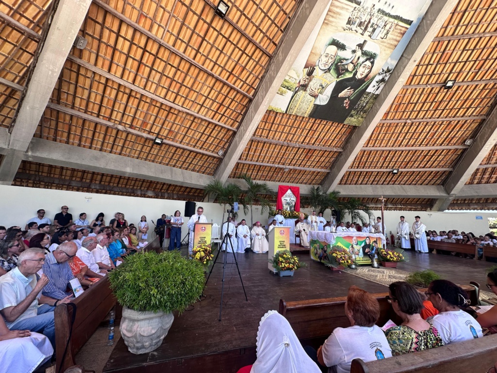 Durante a celebração também foi lido o termo de posse do Padre Murilo na função de reitor do próprio santuário r