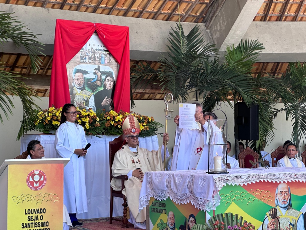 Durante a celebração também foi lido o termo de posse do Padre Murilo na função de reitor do próprio santuário  Foto Danina Fromer 2