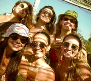 garotas posando para foto