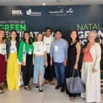 participantes posando para a foto
