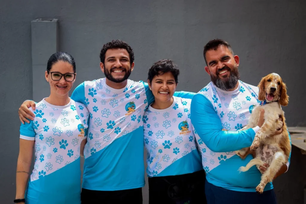 equipe de trabalho pousando para foto