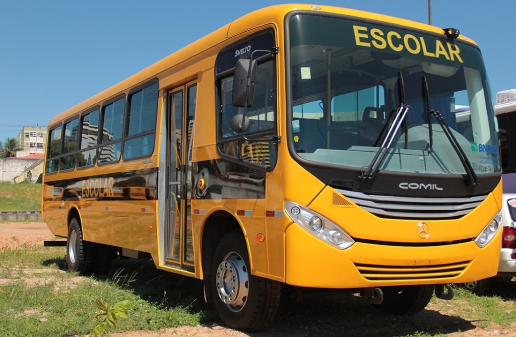 ônibus escolares
