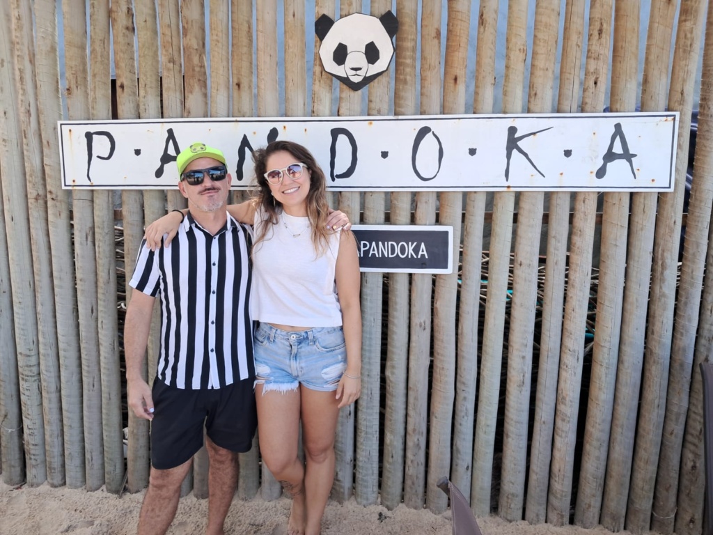 pessoas posando para foto