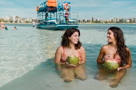 MULHERES nas piscinas naturais de maceio