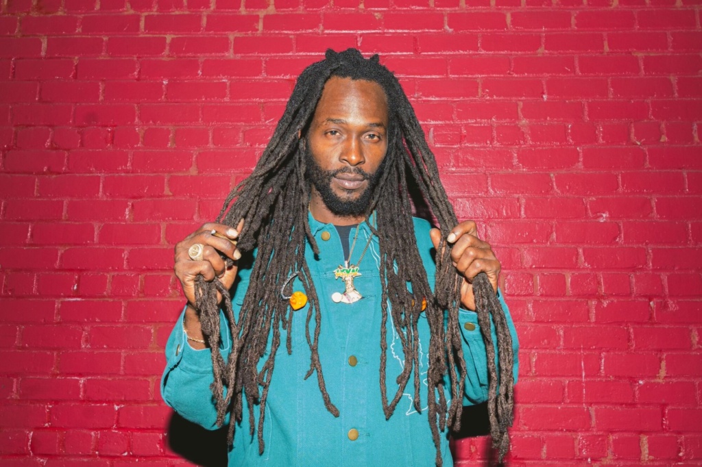 Jesse Royal na praia da Pipa neste mes foto divulgação