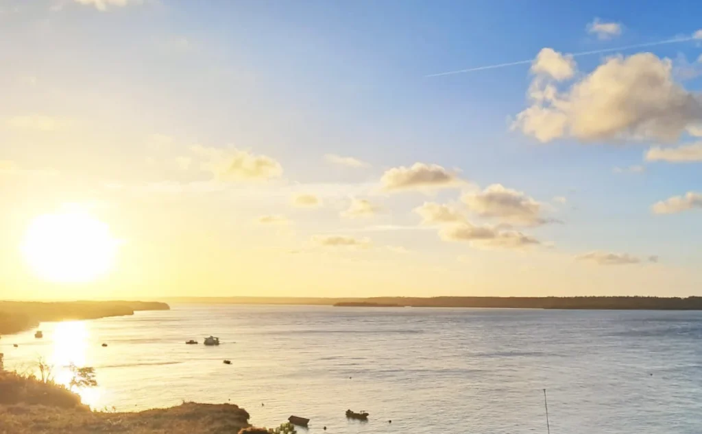POR DO SOL NA LAGOA GUARAIRA