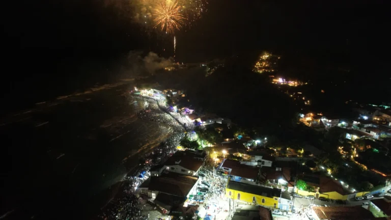 Queima de Fogos na Praia do Centro em PIPA foto Gustavo Mitilene