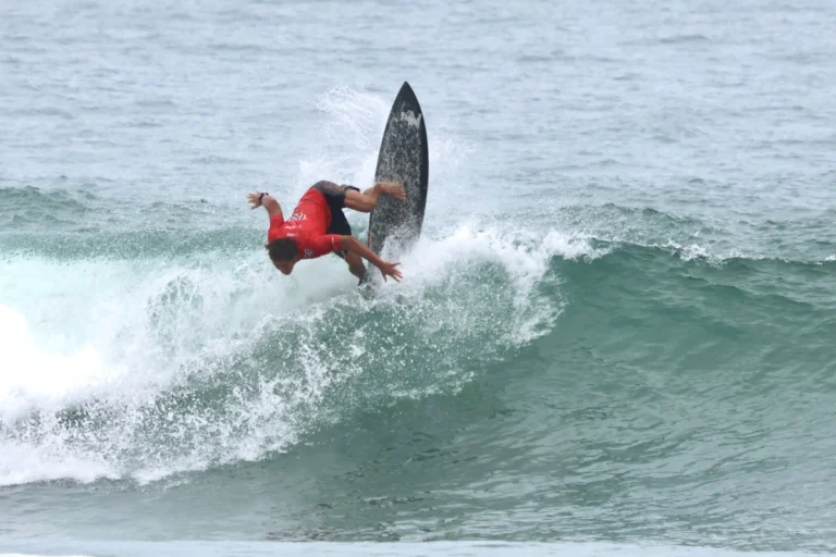 Rafael-Barbosa-RN_Campeao-Taiba-Pro-QS_Foto2-Lima-Junior