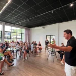 Prefeito em evento de promoção do destino Tibau do Sul foto divulgação