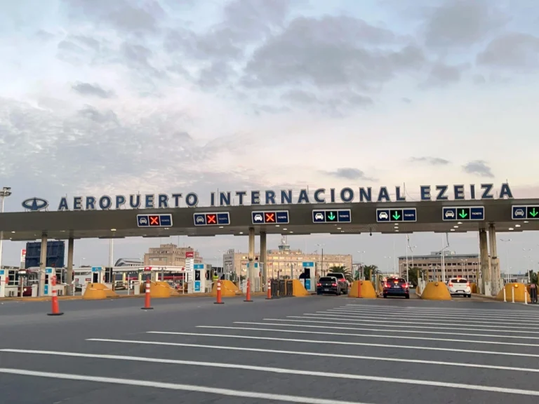 Ezeiza EZE airport to Buenos Aires city foto reprodução