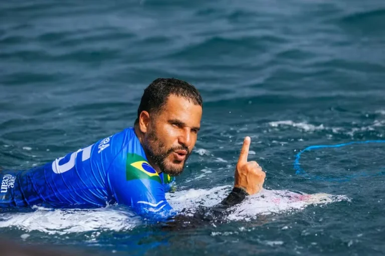 Italo Ferreira está nas quartas de final Foto Matt DunbarbWSL